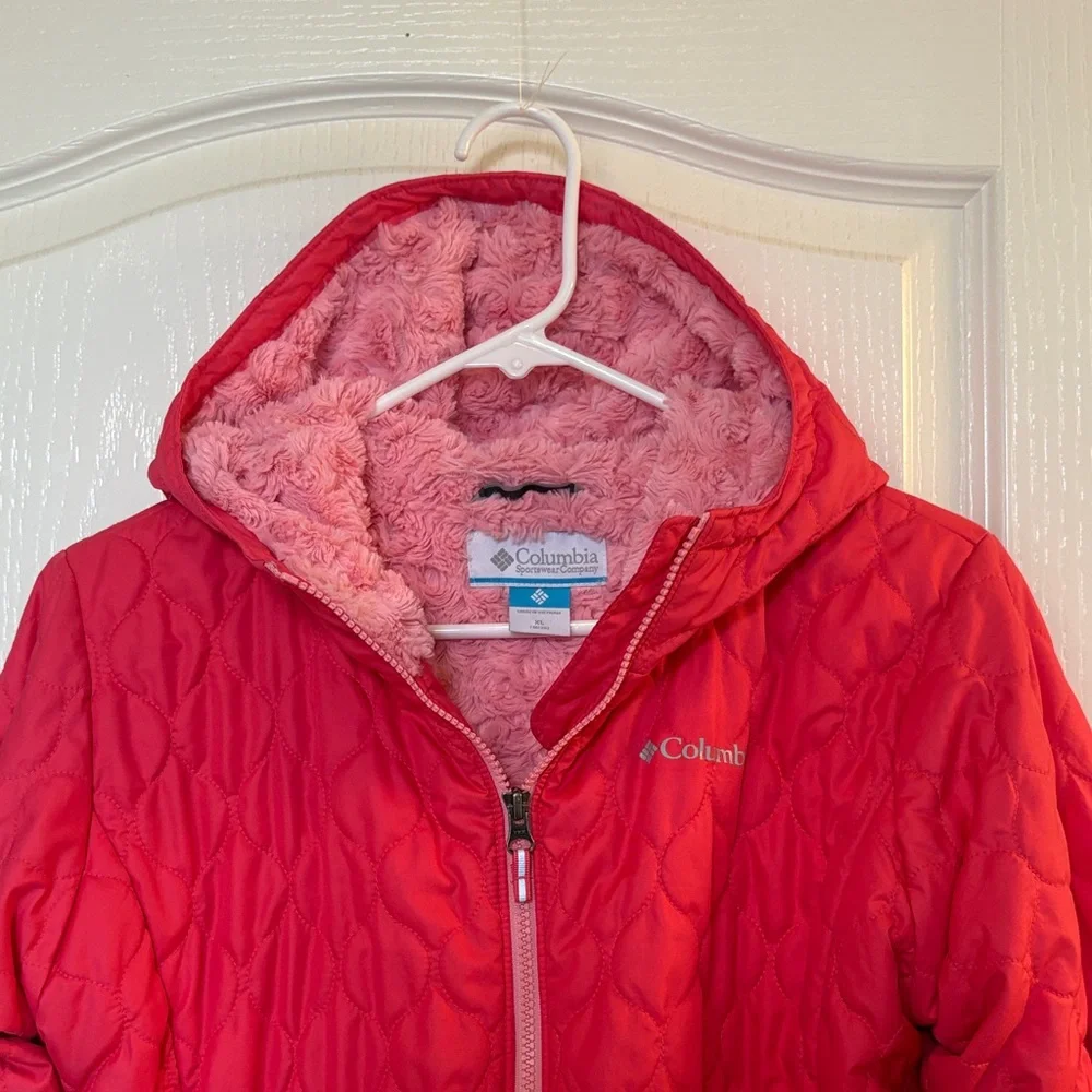 Columbia Quilted Hooded Jacket with Plush Lining Girl’s size 18/20 XL